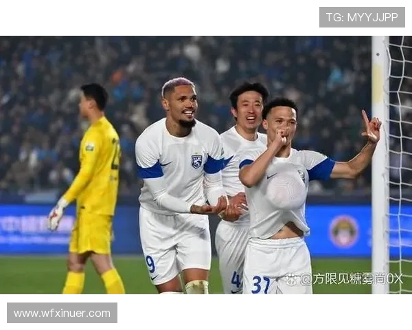 RNG团队协作引发热议赛场表现与战术配合成焦点讨论