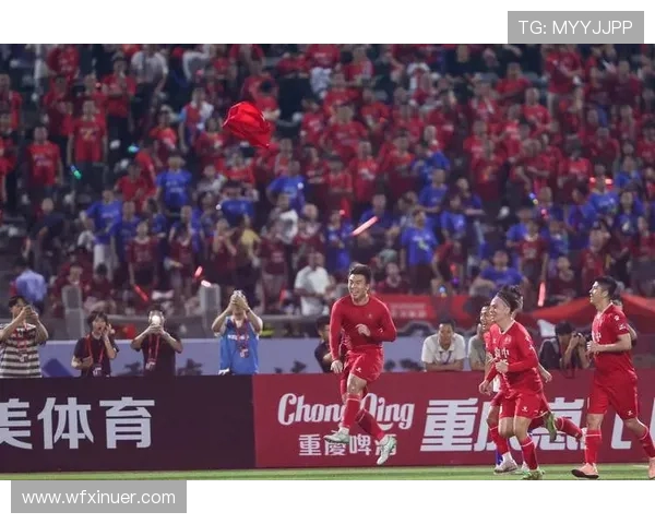 南京足球队与重庆足球队赛后分析力量对比及战术总结