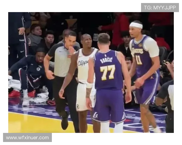 2012年湖人队与快船队激烈对决精彩瞬间回顾图解