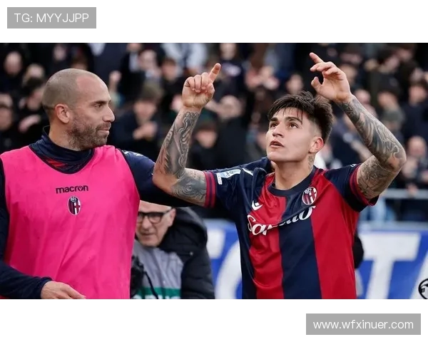 马丁内斯的传奇旅程:从新星崛起到足球巨星的蜕变与荣耀 马丁内斯的传奇旅程:从新星崛起到足球巨星的蜕变与荣耀